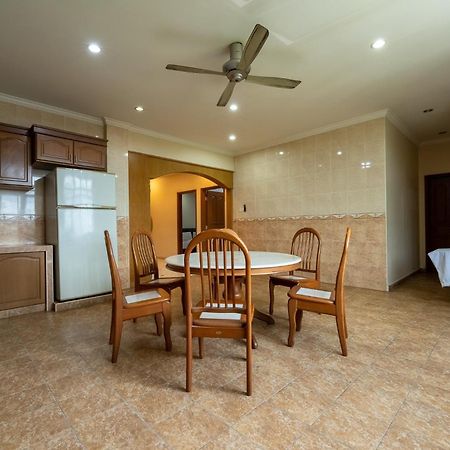 Mk Homestay Wakaf Che Yeh With Bathtub - Max 14 Pax Кота-Бару Экстерьер фото