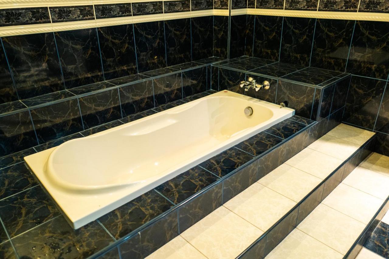 Mk Homestay Wakaf Che Yeh With Bathtub - Max 14 Pax Кота-Бару Экстерьер фото