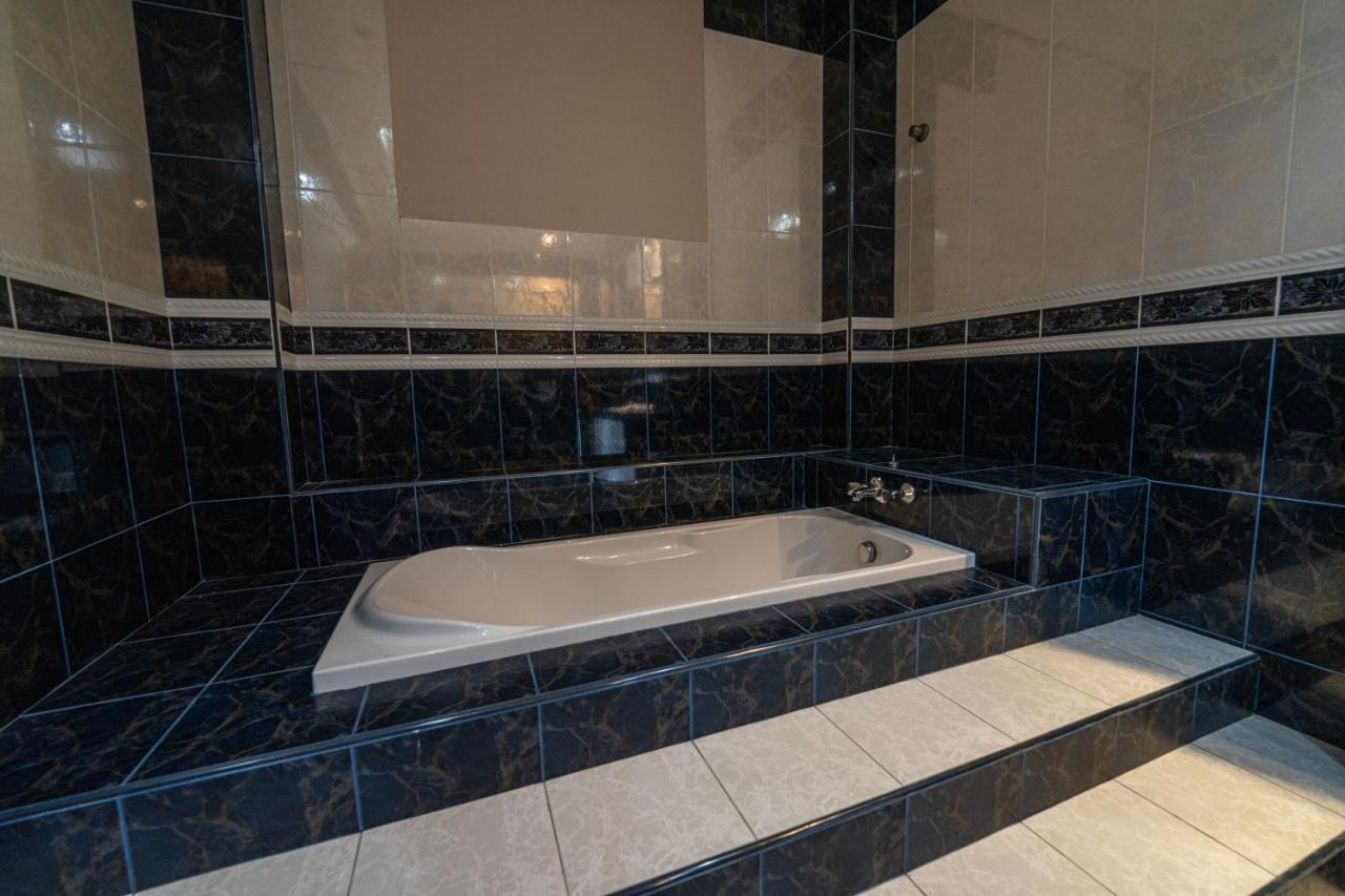 Mk Homestay Wakaf Che Yeh With Bathtub - Max 14 Pax Кота-Бару Экстерьер фото