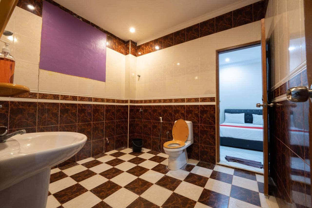 Mk Homestay Wakaf Che Yeh With Bathtub - Max 14 Pax Кота-Бару Экстерьер фото
